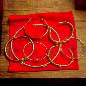 Silver choker with gold accent and 6 bangles